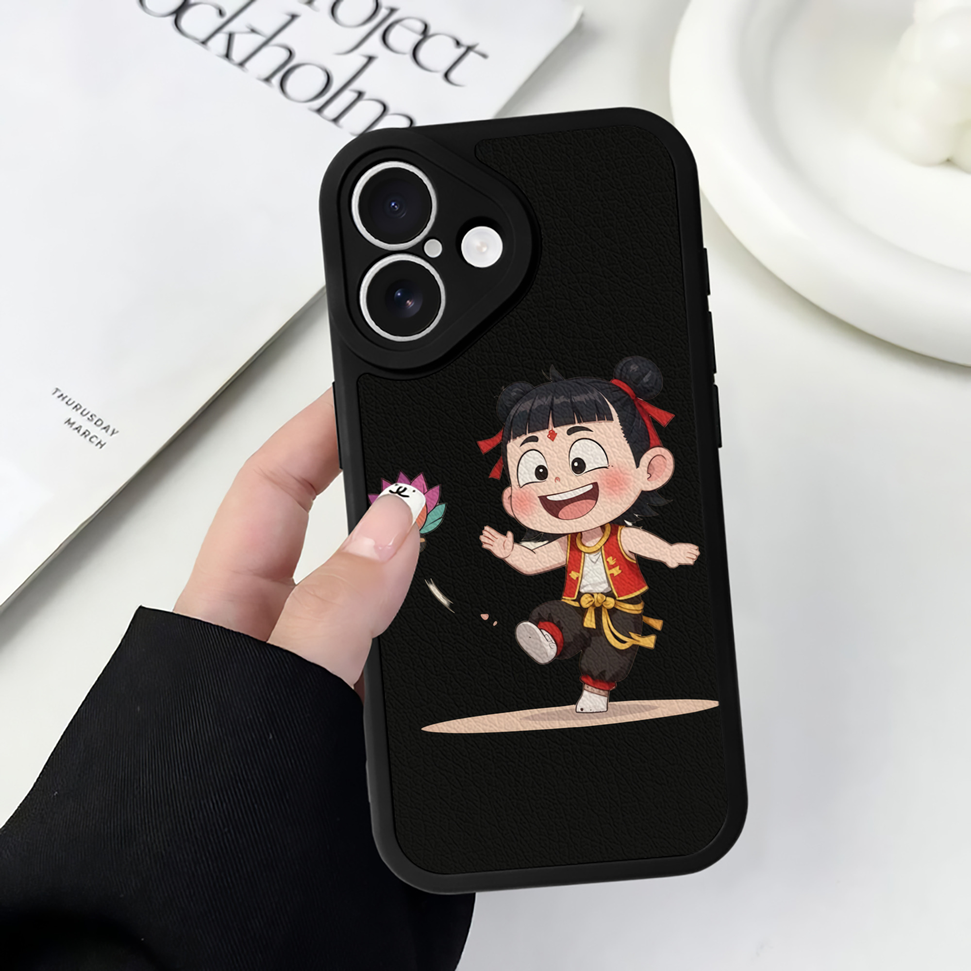 （画像用） Ne Zha 2 ナタ 魔童の大暴れ 【iPhone 16シリーズ対応】シリコンスマホケース（レザー調） 材質：シリコン
